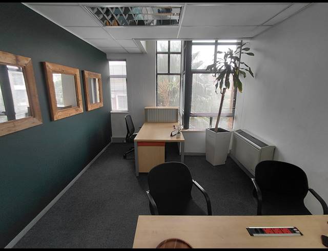25.20M² OFFICE TO LET IN FOURWAYS